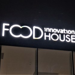Skilt-Lys-Innovation-Food-House
